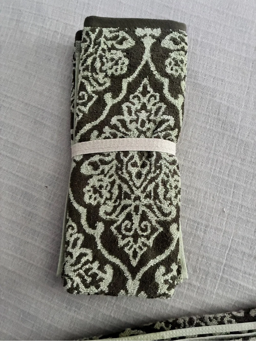 100% Cotton Dark Olive/Sage Green Retro Look Medallion Towel Set  NEW NWT $61